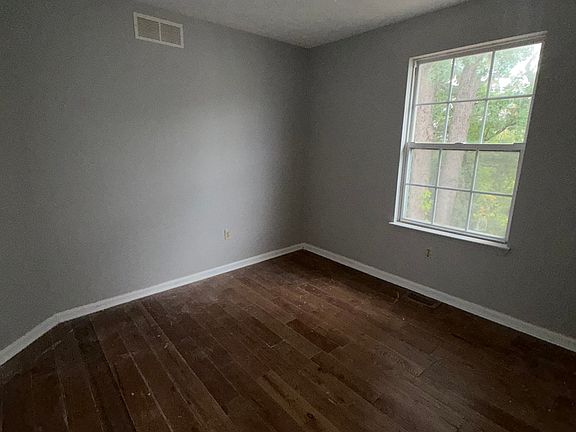 4th image of 2100 Colonel Way