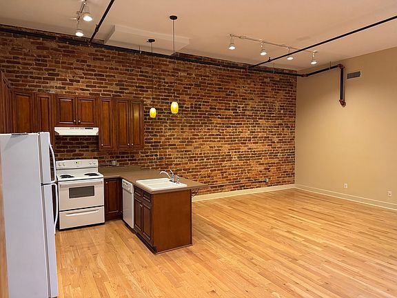 2nd image of 109 5th St S #2