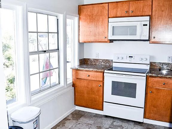 5th image of 1037-1039 University Ave