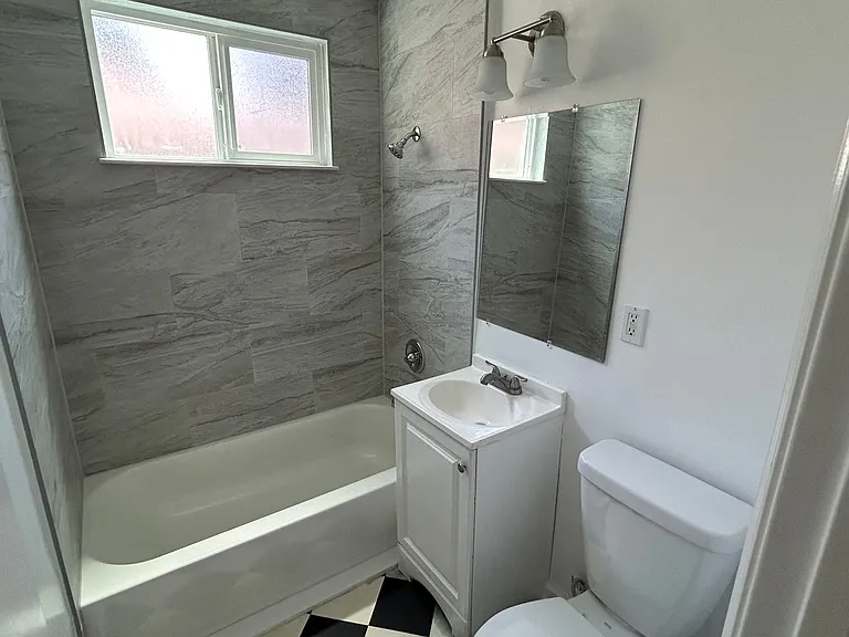 3059 Hawthorn St — Photo 10