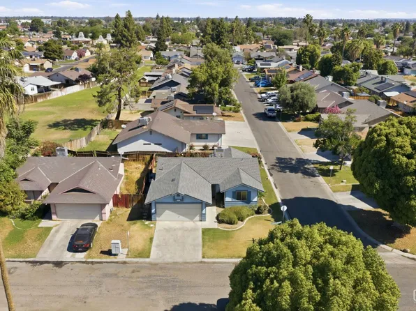 4500 Blossom Valley Ln, Bakersfield, CA 93313