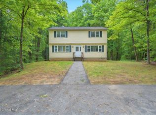 8 Hammond Dr, Wilton, NY 12831