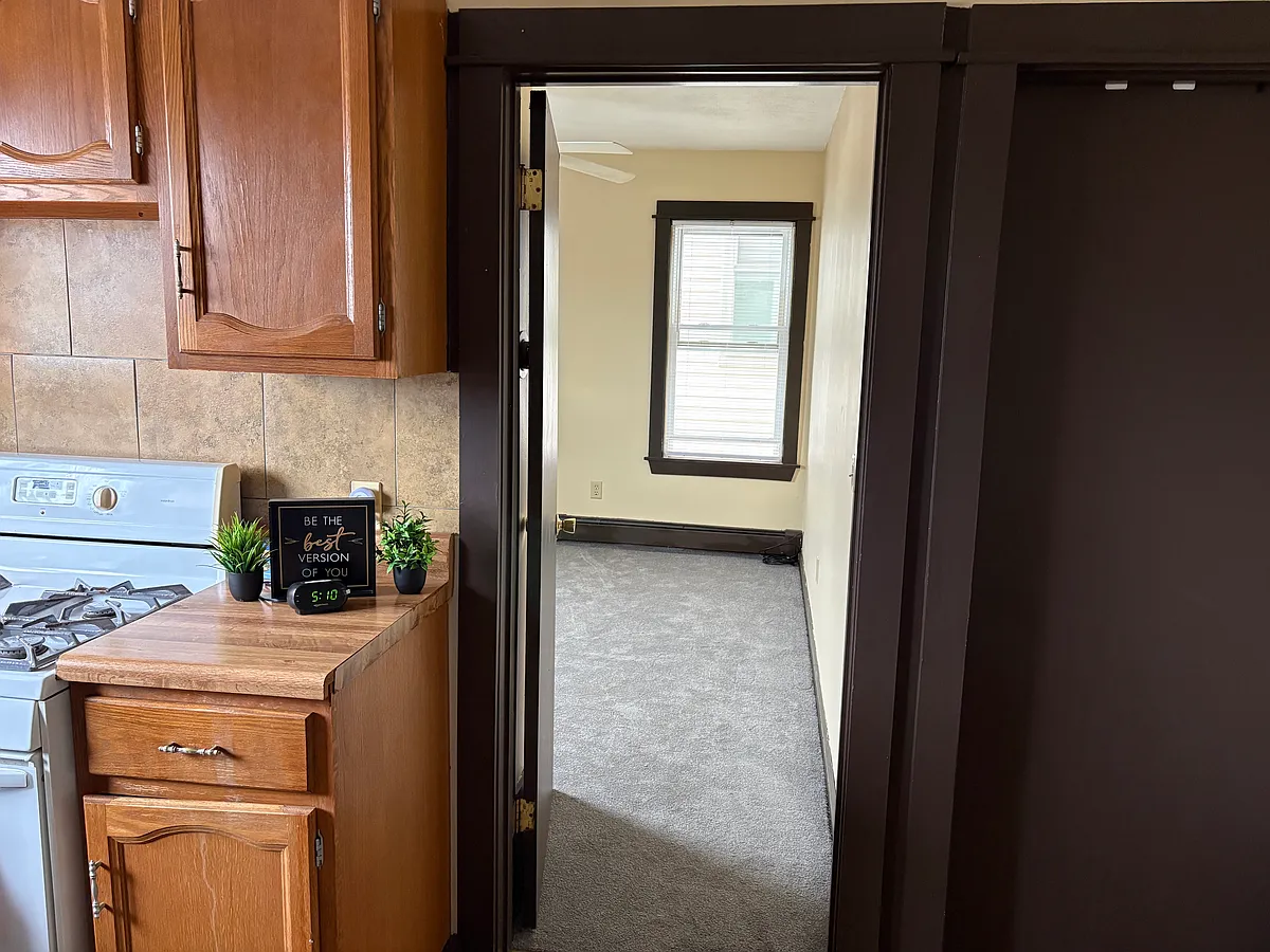Building Photo - 585 Wood Ave #3R