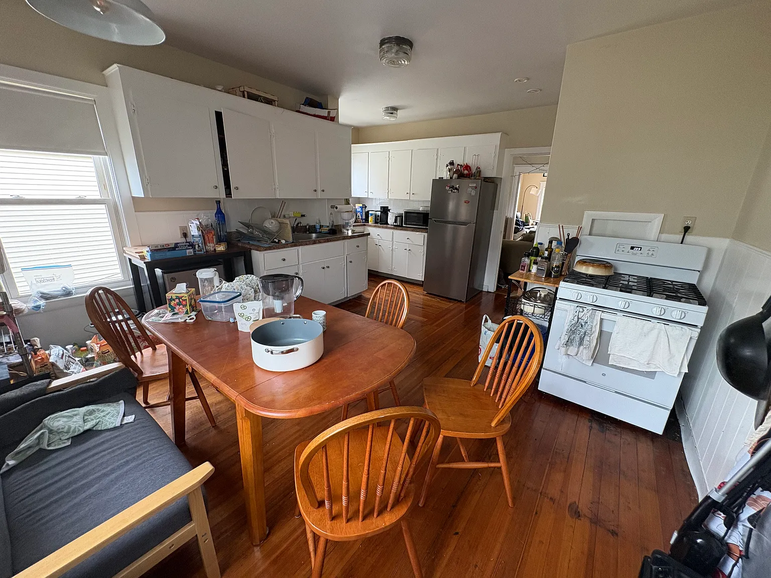 4 bed, 9999 sqft, $5,600 — Photo 2