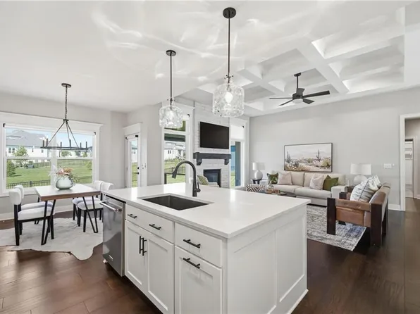 17404 Richards St, Overland Park, KS 66221