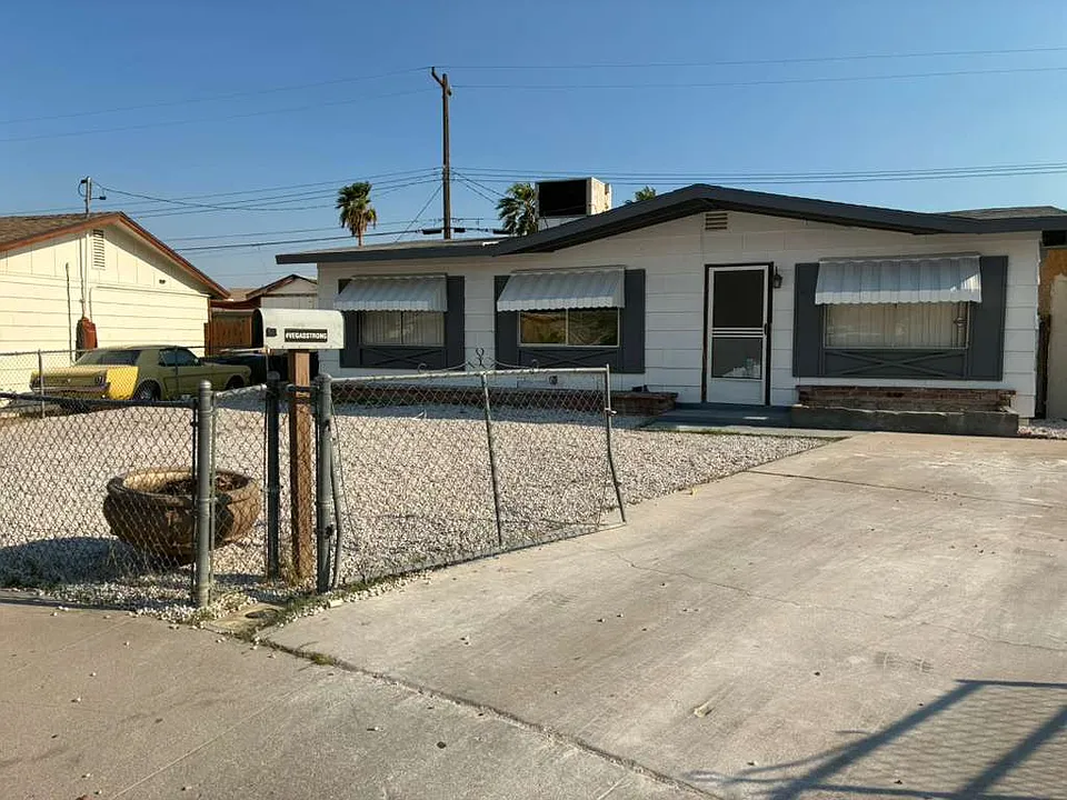 6121 Granada Cir