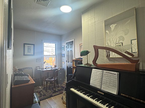 5th image of 173 Smith Ave #2