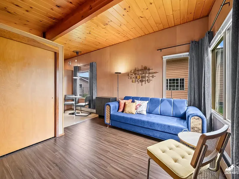 3940 Turnagain Blvd E — Photo 1