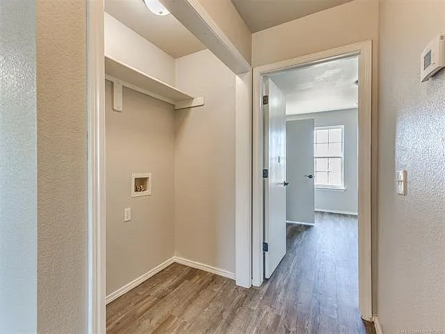 1604 W Elm St — Photo 6