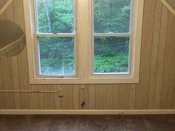 3rd image of 125 Ash St