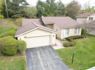 7187 Suncrest Rd, West Bloomfield, MI 48322