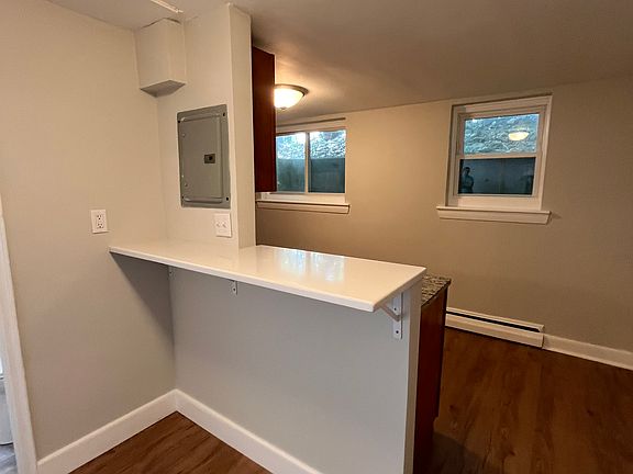 3rd image of 193 Strathmore Rd APT 3