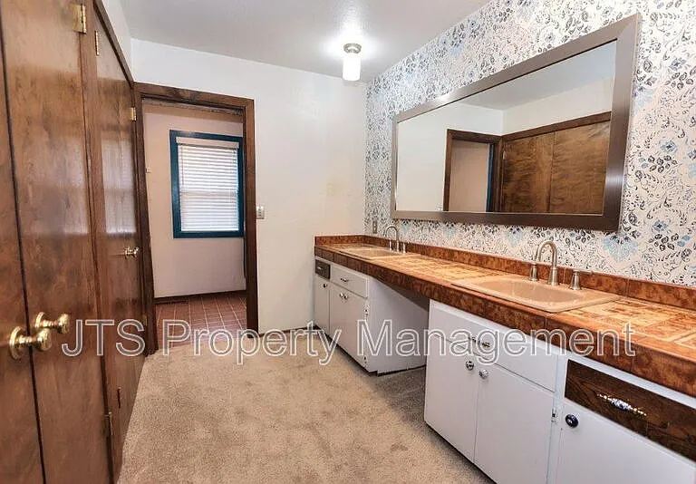 2812 Centennial Ct — Photo 30