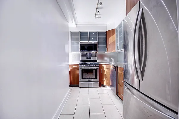 Rented by Urbane Brokerage | media 13