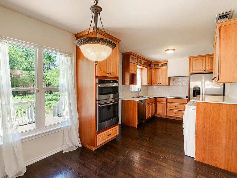 219 Colton Dr — Photo 10