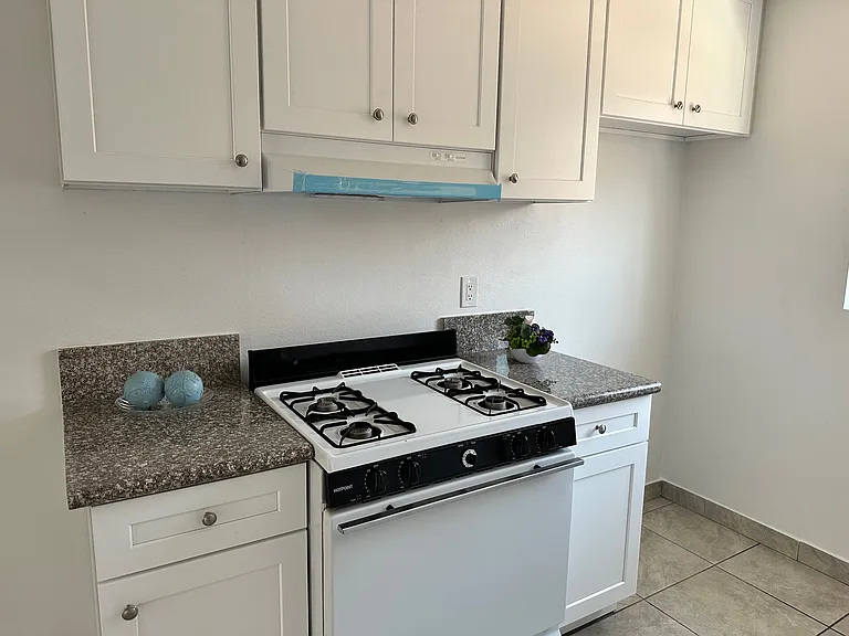 6623 Woodley Ave #213 — Photo 3