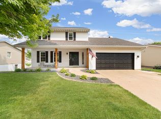 105 Oakmoor Dr, East Peoria, IL 61611