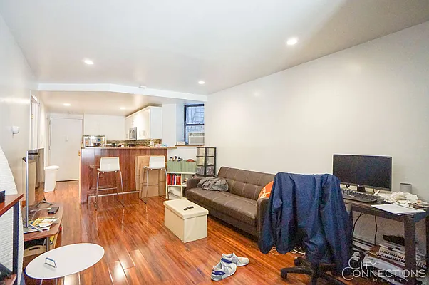 Rented by City Connections Realty | media 2
