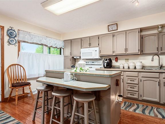 5th image of 3020 Broadvue Cir