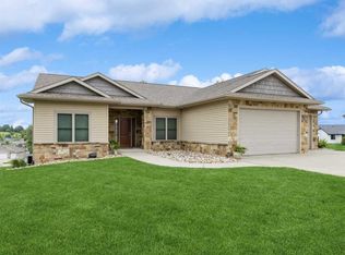 203 Ridge View Dr, West Branch, IA 52358