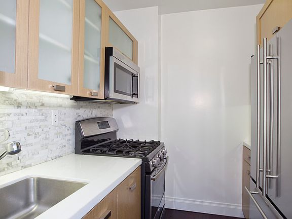 4th image of 212 E 47th St APT 8J