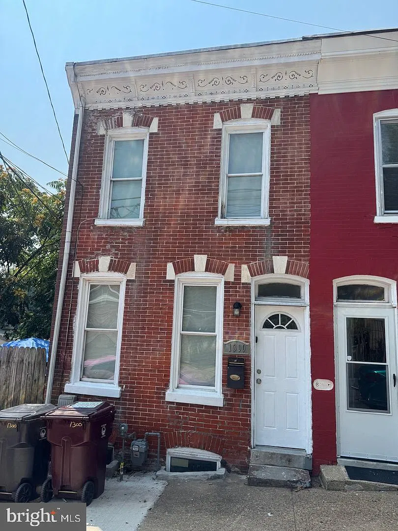 3 bed, 1.5 bath, 1150 sqft, $1,850 — Photo 1
