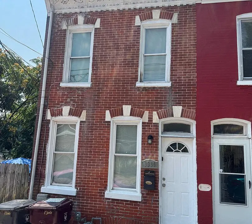 1300 W 5th St