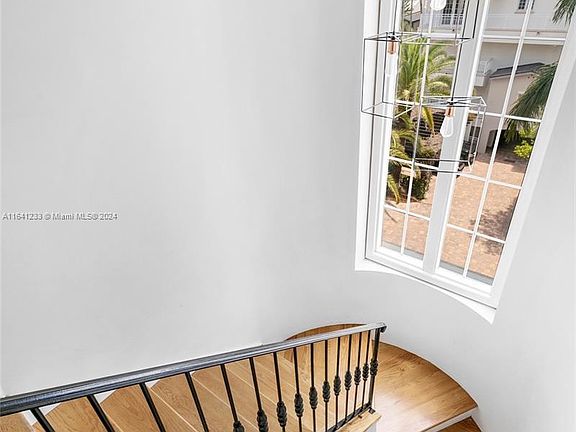 4th image of 1415 Sunset Harbour Dr #406