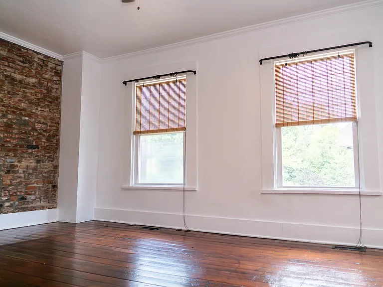 117 E Vine St — Photo 32