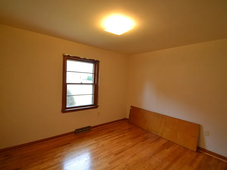 1111 Preston Dr — Photo 12