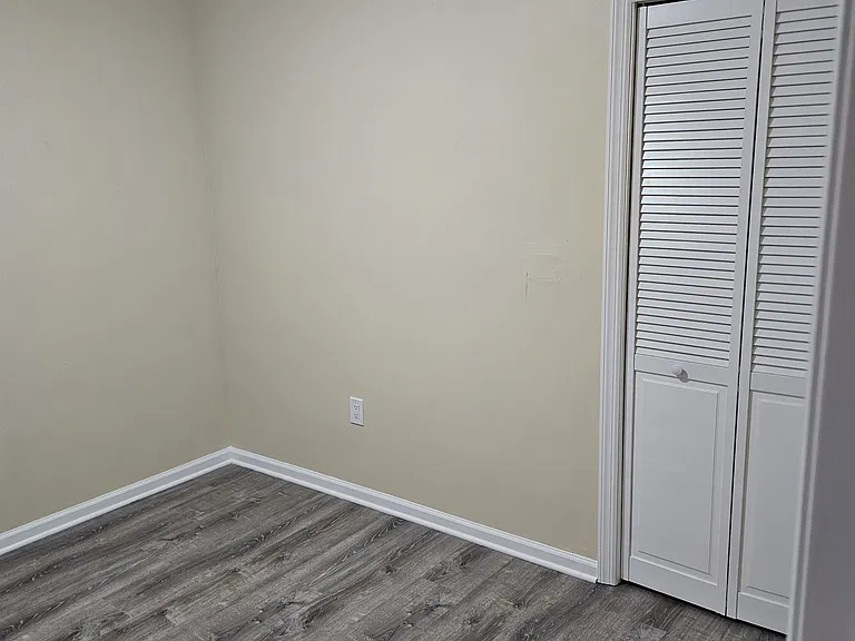 6111 Hudson Ave #1 — Photo 3