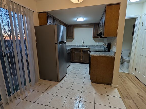 4th image of 2437 N Brophy Ave APT 3