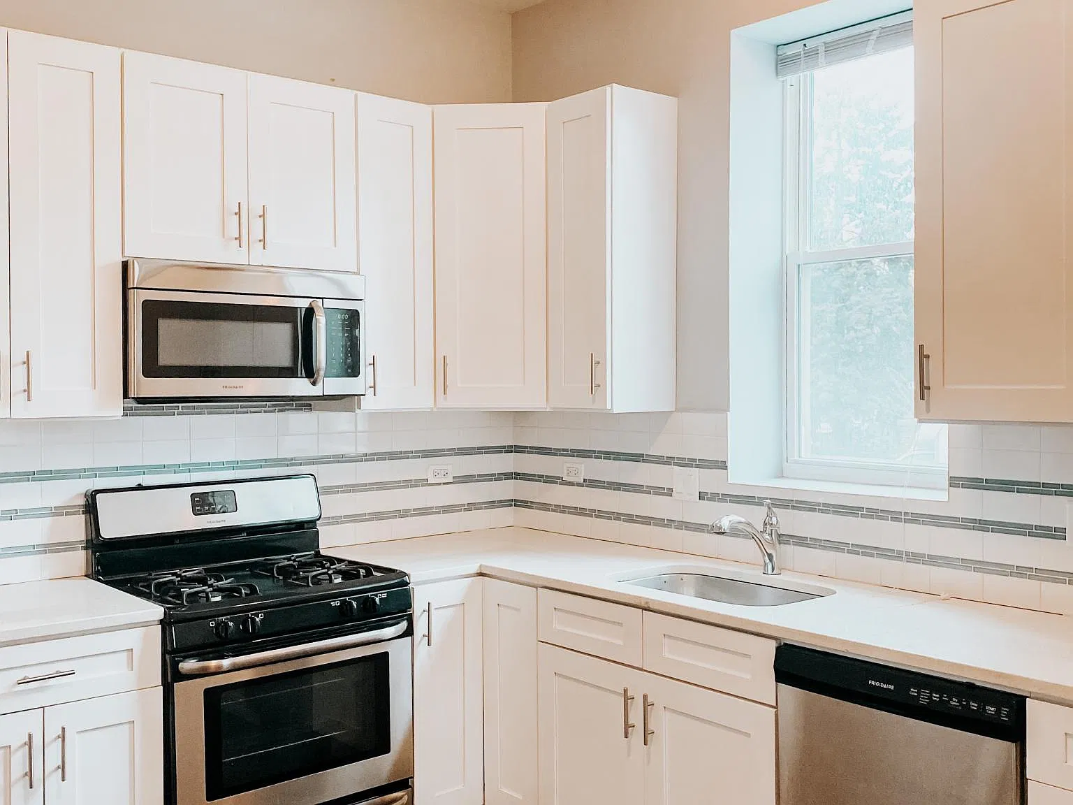 3601 W Wrightwood Avenue — Photo 1