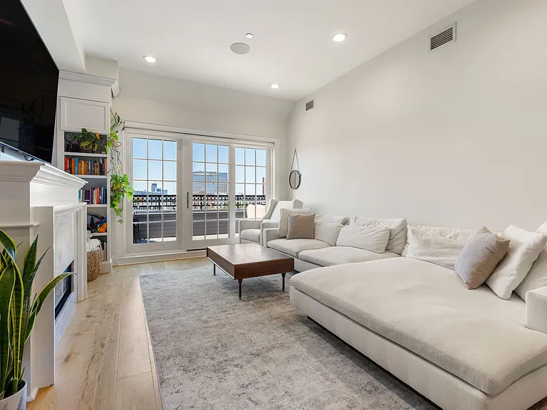 380 Bunker Hill St #210 — Photo 2
