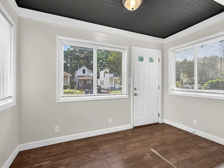 3606 Manhattan Ave — Photo 11