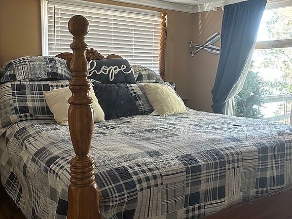 4th image of 774 Ridge Dr