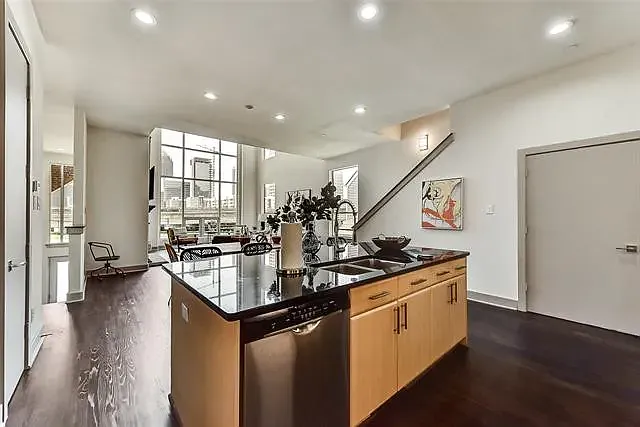 1008 Allen St — Photo 30