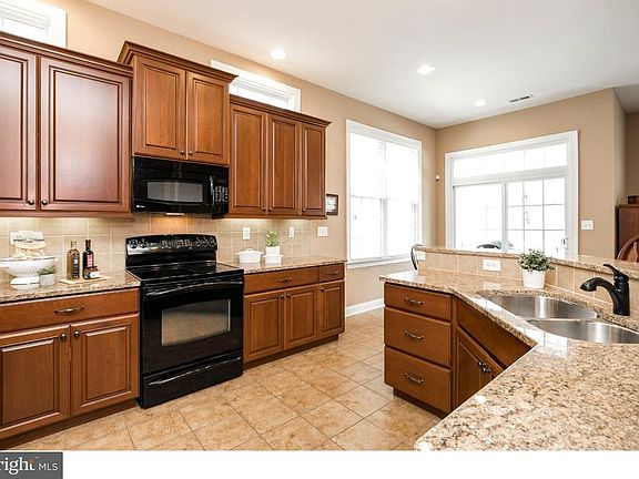 3rd image of 464 Peters Way
