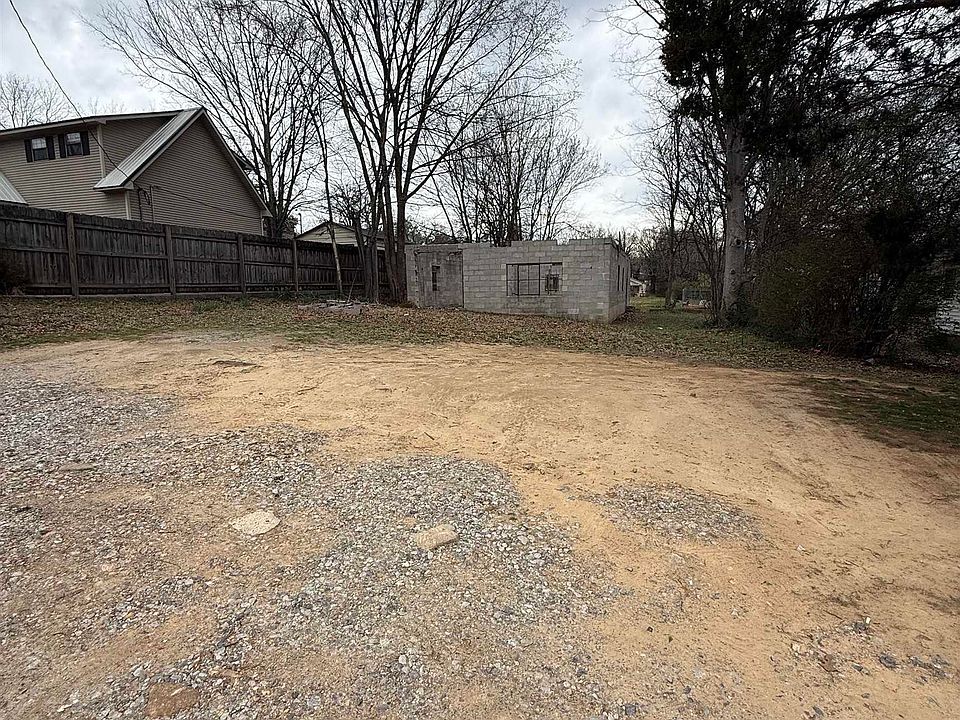 1st image of 150 W Wycough St