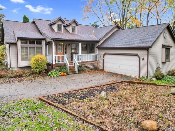 8127 Goldenrod Ct, Brighton, MI 48116
