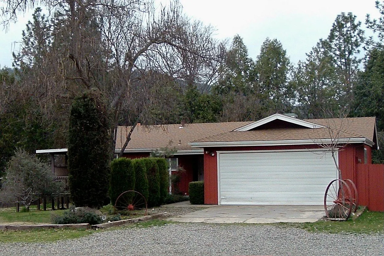40894 Griffin Dr photo 1