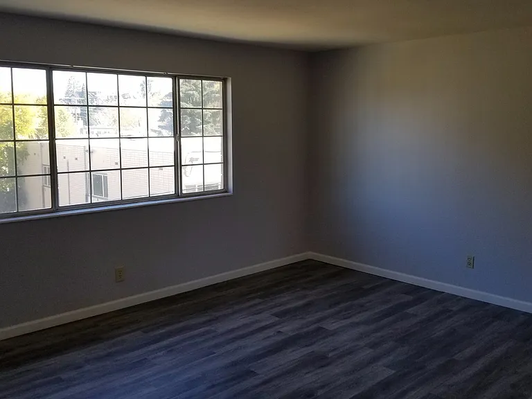 1140 Jones St — Photo 2
