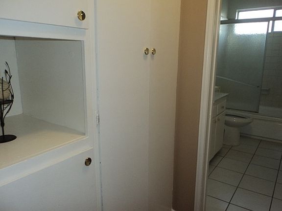 3rd image of 125 S Mariposa Ave APT 18
