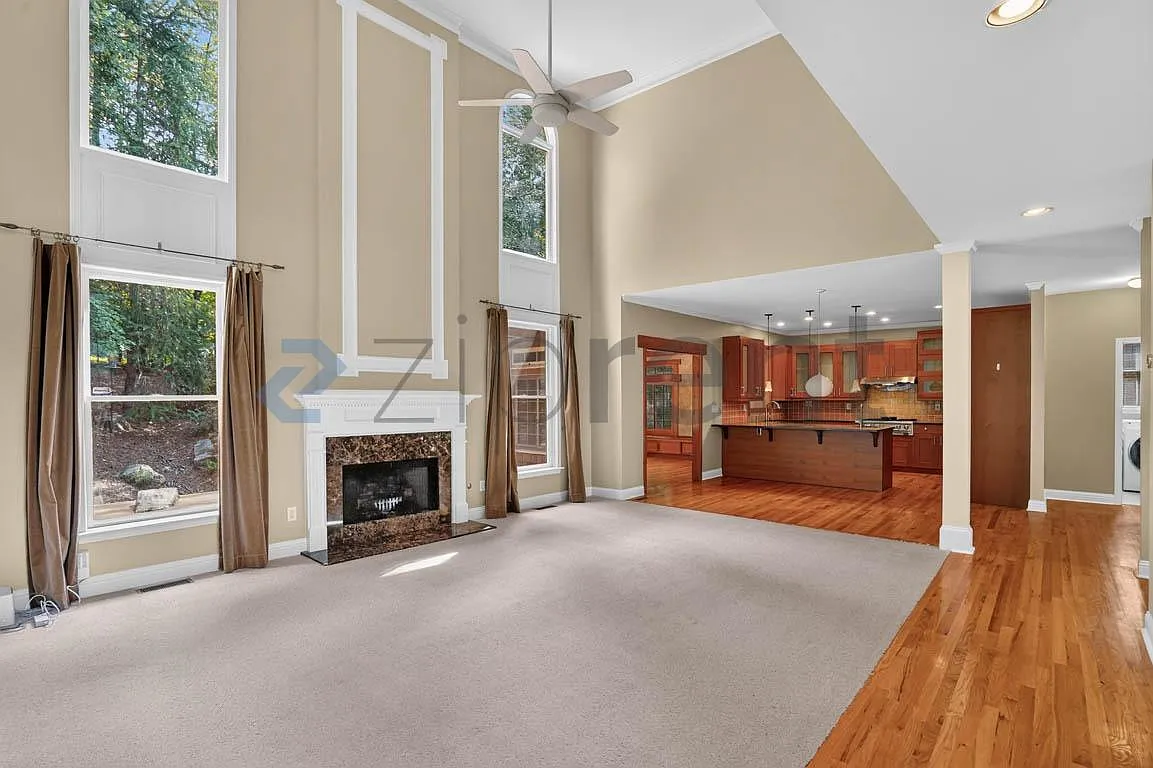 4 bed, 4500 sqft, $4,000 — Photo 1