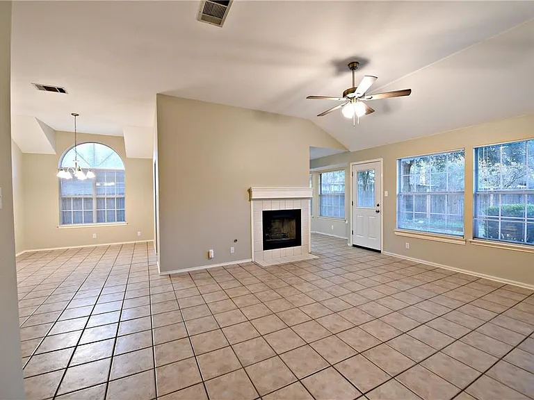8402 Hillrock Dr — Photo 6