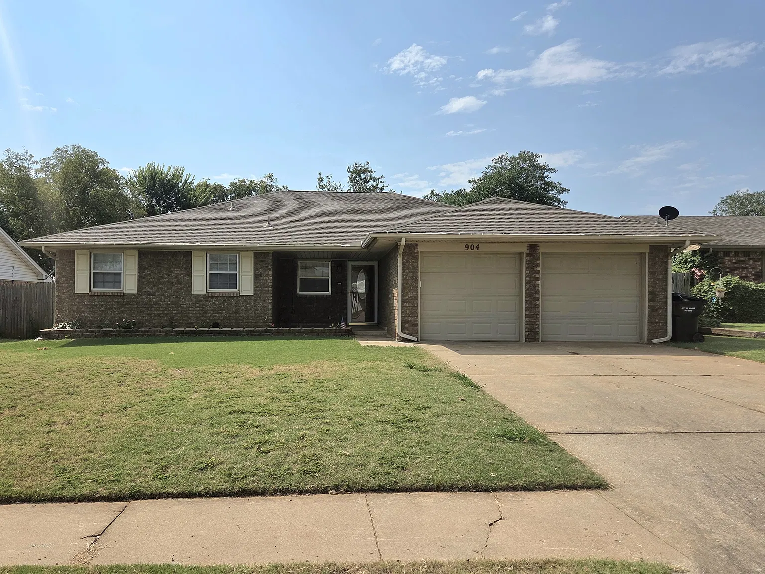 904 E Hills Dr - 1 — Photo 3