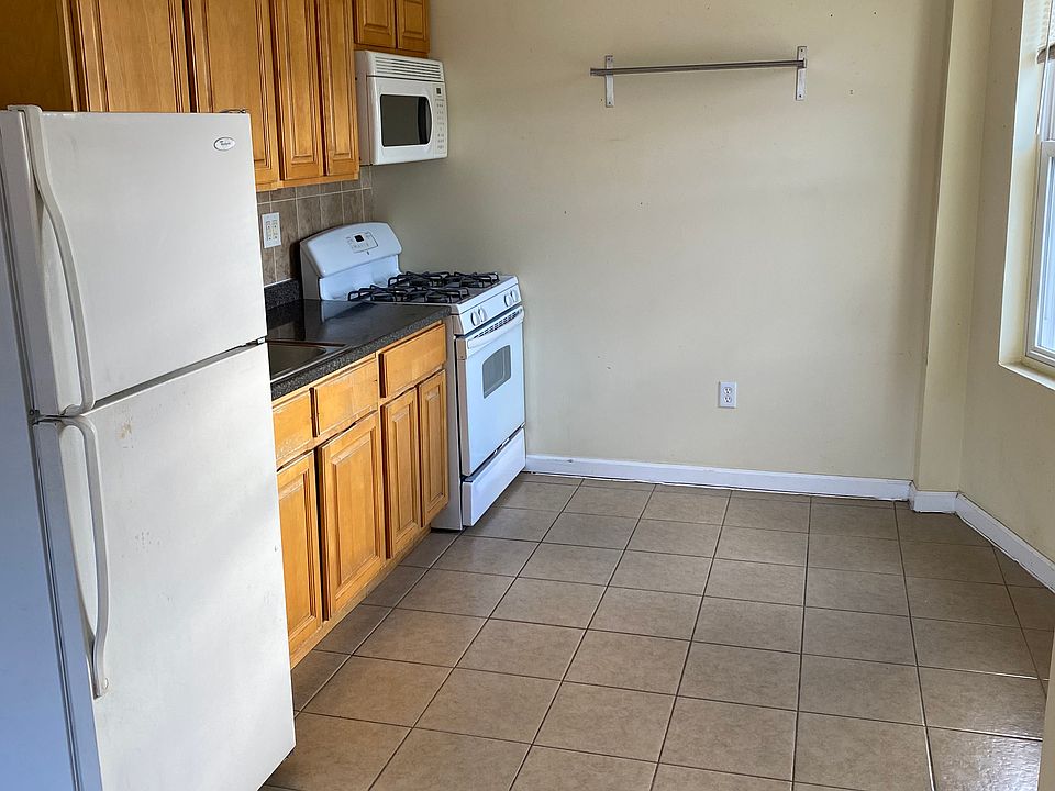 1st image of 5036 Catharine St #4