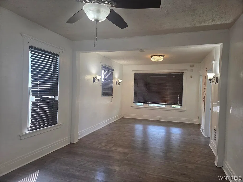 2 bed, 1.0 bath, 820 sqft, $1,300 — Photo 4