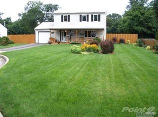 211 Massachusetts Ave, Bay Shore, NY 11706