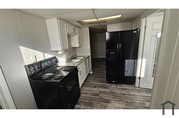 Building Photo - 4857 Lewis Ave #5